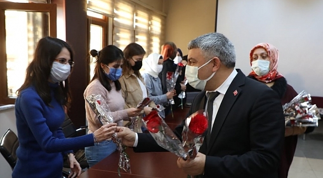 Dilovası Belediyesi'nden kadın personellere maaş ikramiyesi