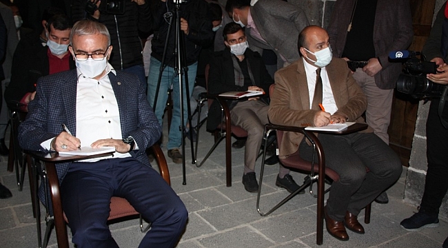 Diyarbakır'da Medeniyet Dilleri Atölyesi açıldı, Vali Karaloğlu Nevruz'u Kürtçe kutladı