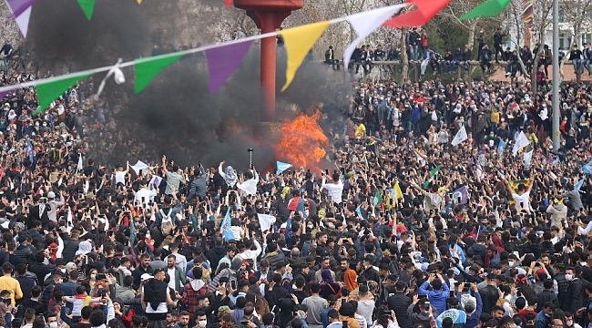 Diyarbakır'daki Nevruz kutlamasına vatandaşlar alana HES kodu ile girdi