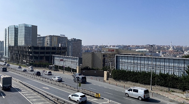 E-5 kenarında 31 yıldır bitmeyen inşaat