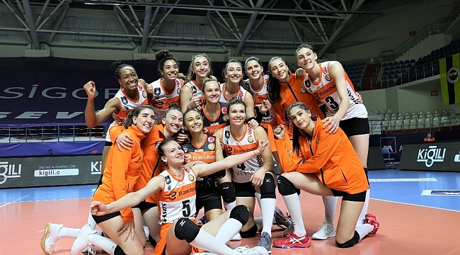 Eczacıbaşı VitrA, Kupa Voley'de finalde
