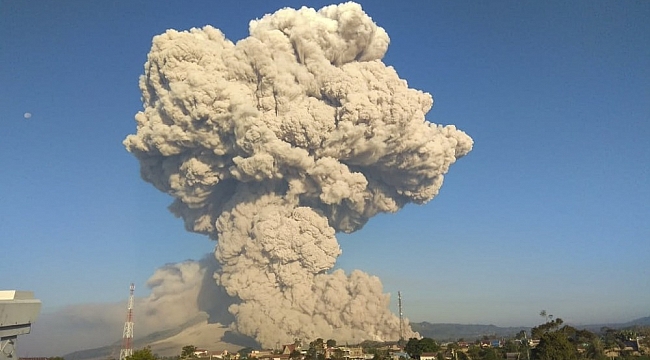 Endonezya'da Sinabung Yanardağı'nda patlama