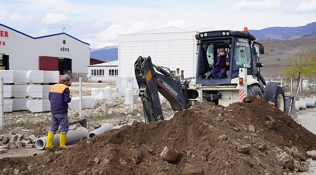 Erbaa Belediyesi Organize Sanayi Bölgesinde altyapı çalışması başlattı.