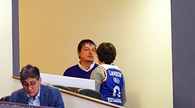 Ergin Ataman maçı locadan takip etti