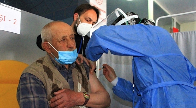 Erzincan'da cuma namazı öncesi cemaate covid-19 tedbirleri anlatıldı