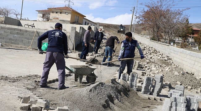 Erzincan'da yol ve kaldırımlarda bakım onarım çalışmaları başladı
