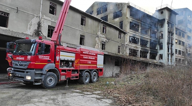 Eski un fabrikasında yangın