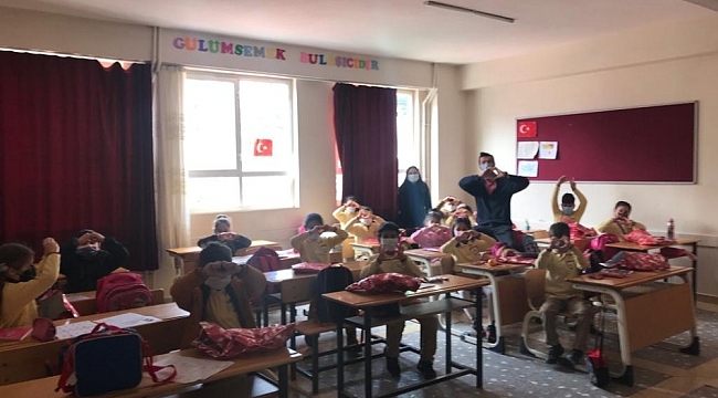 Eskişehir'den Buca'daki bir ilkokula yardım götürdüler
