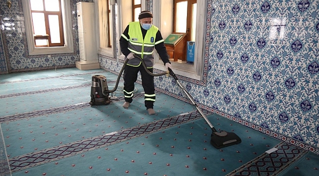 Eyüpsultan'da camilerin bakım ve temizliği sürüyor