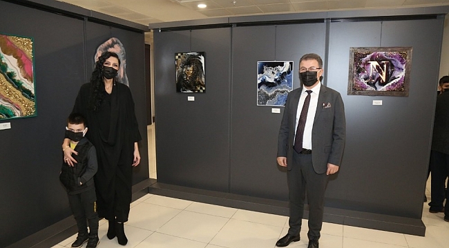 Eyüpsultanlı kadın sanatçıdan "Reçinenin Renklerle Dansı" sergisi