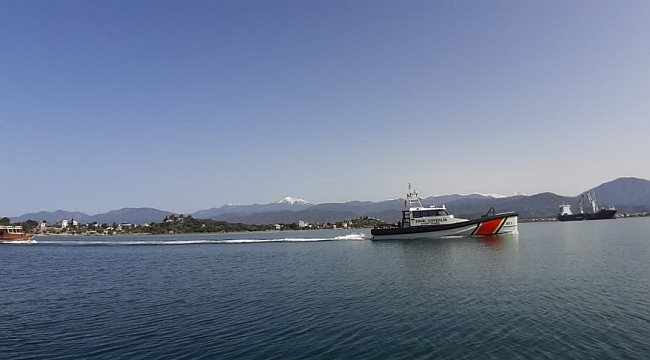 Fethiye Körfezi'nde sürüklenen teknedeki 2 kişi kurtarıldı