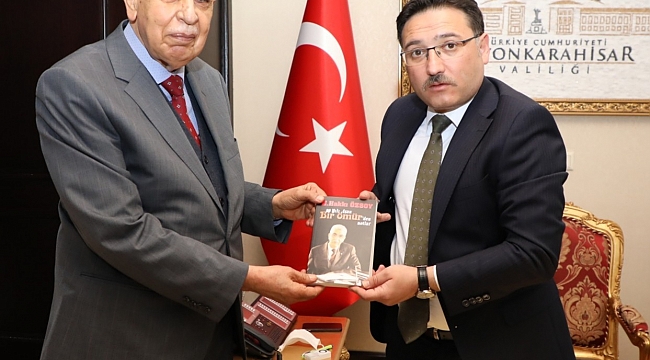 Gazeteci Özsoy 80 yıllık hayatını bu kitapta anlattı