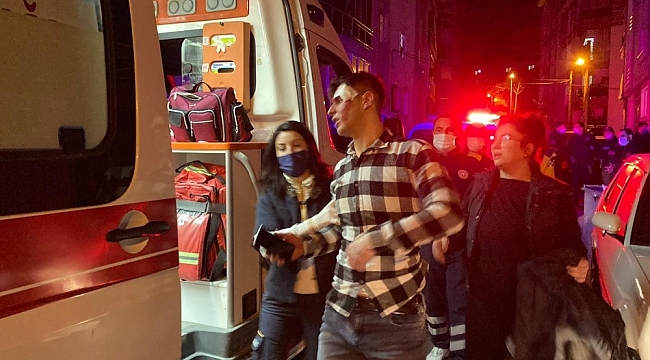 Gençlerin bıçaklı, sopalı kavgasında kan aktı: 2 yaralı