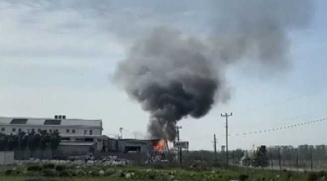 Geri dönüşüm fabrikasındaki yangın büyümeden söndürüldü