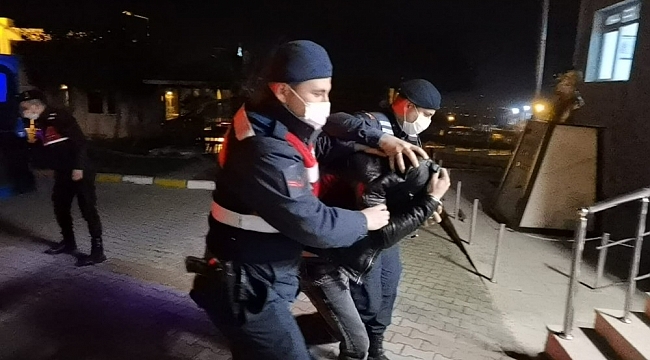 Gömdüğü uyuşturucuyu çıkarırken yakalandı