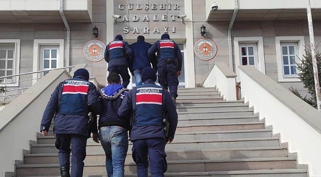 Gülşehir'de hırsızlık suçundan hapis cezası ile aranan 2 kişi yakalandı
