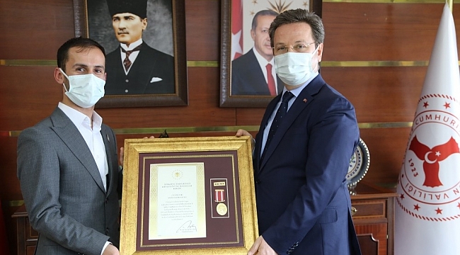 Güneydoğu Gazisine Gazilik Beratı ve Devlet Övünç Madalyası verildi