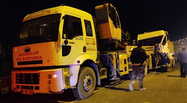 Hafriyat kamyonu park halindeki oto kurtarma aracına çarptı: 1 yaralı