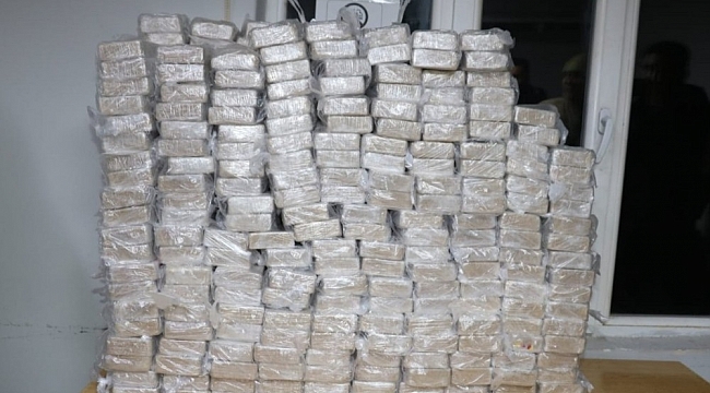 Hakkari'de 482 kilo eroin, 65 kilo metamfetamin ele geçirildi