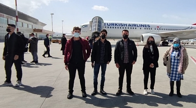 Hakkarili gençler gezi için İstanbul'a uğurlandı
