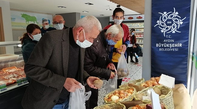 Halk Ege Et'te kilosu 50 kuruşa satılan soğan ve patates büyük talep gördü