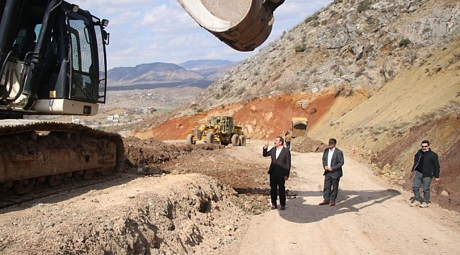 Hani'de yol genişletme ve asfaltlama çalışması