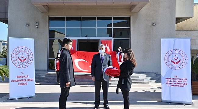 Hatay'dan getirilen Türk bayrağı Osmaniye'de teslim alındı