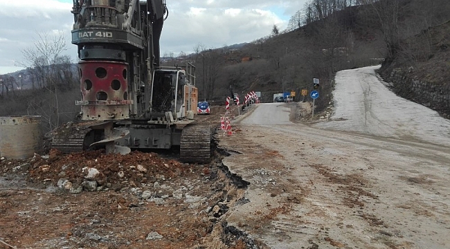 Heyelanlı yolda çalışma başlatıldı