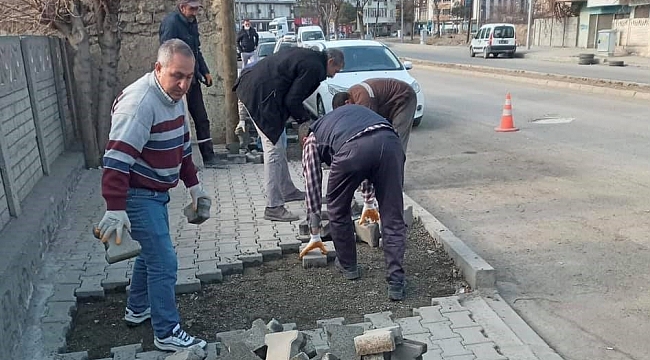 Iğdır'da deforme olan parke taşları onarılıyor