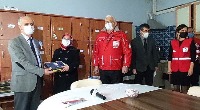 İhtiyaç sahibi öğrenciler tabletleriyle buluştu