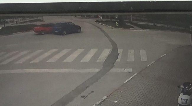 İki otomobil böyle çarpıştı: 2 yaralı