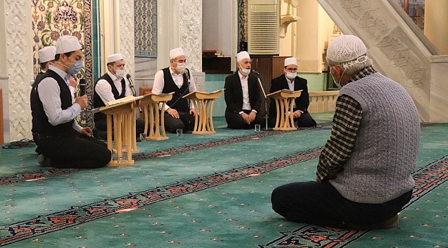 İlahiler sesleri şehitler için yükseldi