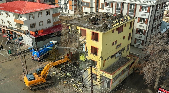 İpekyolu'ndaki hasarlı yapılar yıktırılıyor