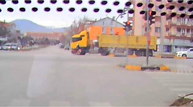 Isparta'da tır ile çarpışan motosikletin sürücüsü ölümden döndü