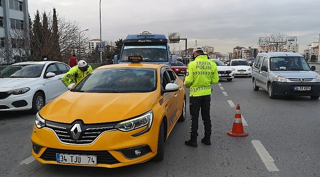 İstanbul'da toplu taşıma araçlarında korona virüs denetimi