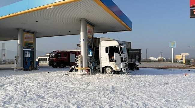 İstasyona dalan tır faciaya yol açıyordu