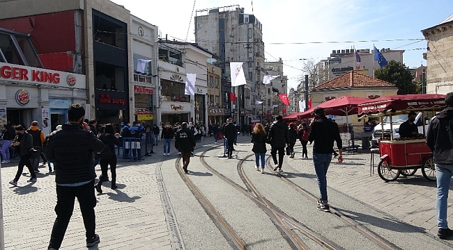 İstiklal Caddesinde pandemi unutuldu