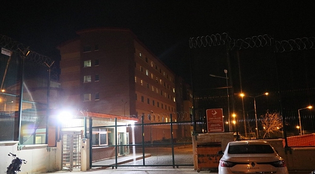 İzmir İl Göç İdaresi Müdürlüğü Göçmen Geri Merkezi'nde yangın paniği