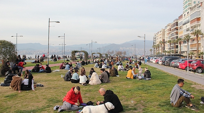 İzmir'de 'kırmızı alarm' uyarısına rağmen ürküten yoğunluk
