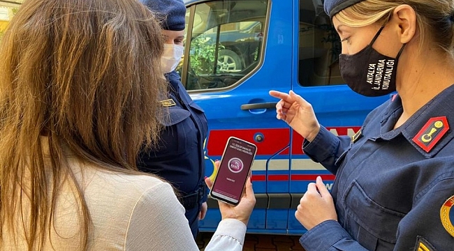 Jandarmadan çalışan ve koruma altında bulunan kadınlara anlamlı ziyaret