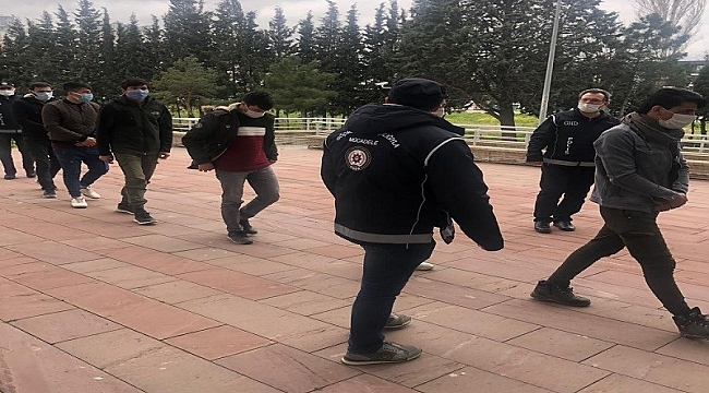 Kaçak yollarla Türkiye'ye giren 12 Afgan Samsun'da yakalandı