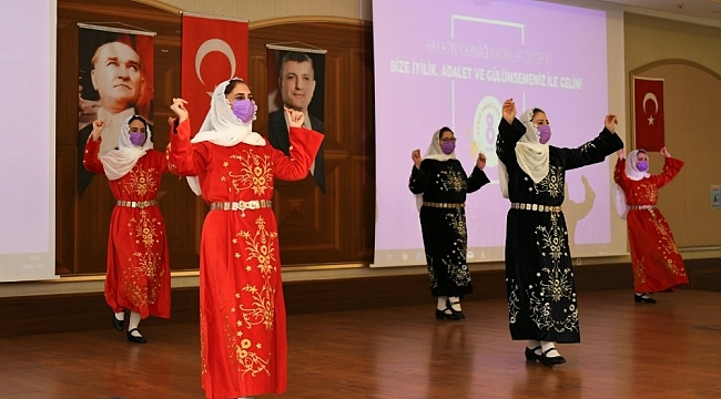 Kadın müdürlerden 8 Mart'a özel halk oyunları gösterisi