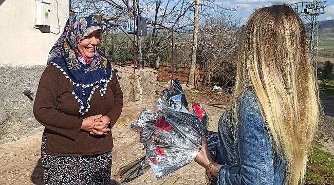 Kadına yönelik şiddete dikkat çekmek için köy köy dolaşıyorlar