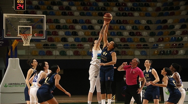 Kadınlar Basketbol Süper Ligi: İzmit Belediyespor:52 - Fenerbahçe Öznur Kablo:96