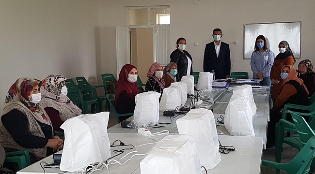 Kadınlar hem öğreniyor hem tasarlıyor