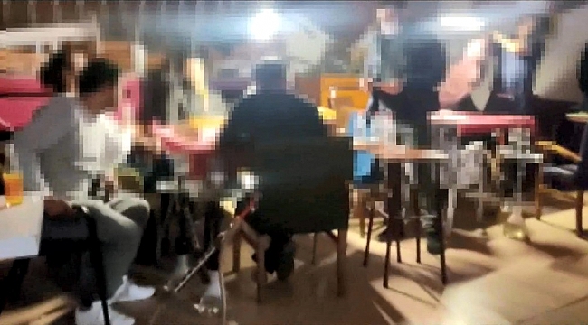 Kafe içinde nargile ile okey keyfi yapanlar baskında yakalandı