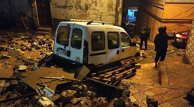Kahramanmaraş'ta şiddetli yağmur sonrası okulun istinat duvarı çöktü