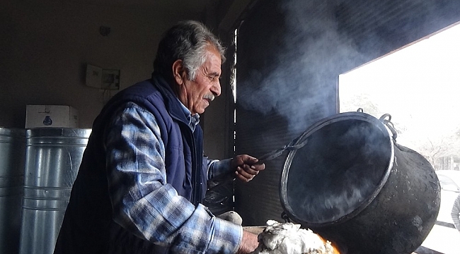 Kalaycılık mesleğini tek başına ayakta tutmaya çalışıyor