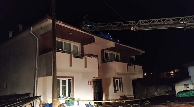 Kalorifer bacasından çıkan kıvılcım çatıyı yaktı