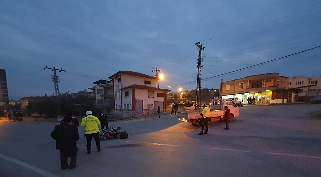 Kamyonetle çarpışan motosiklet sürücüsü yaralandı